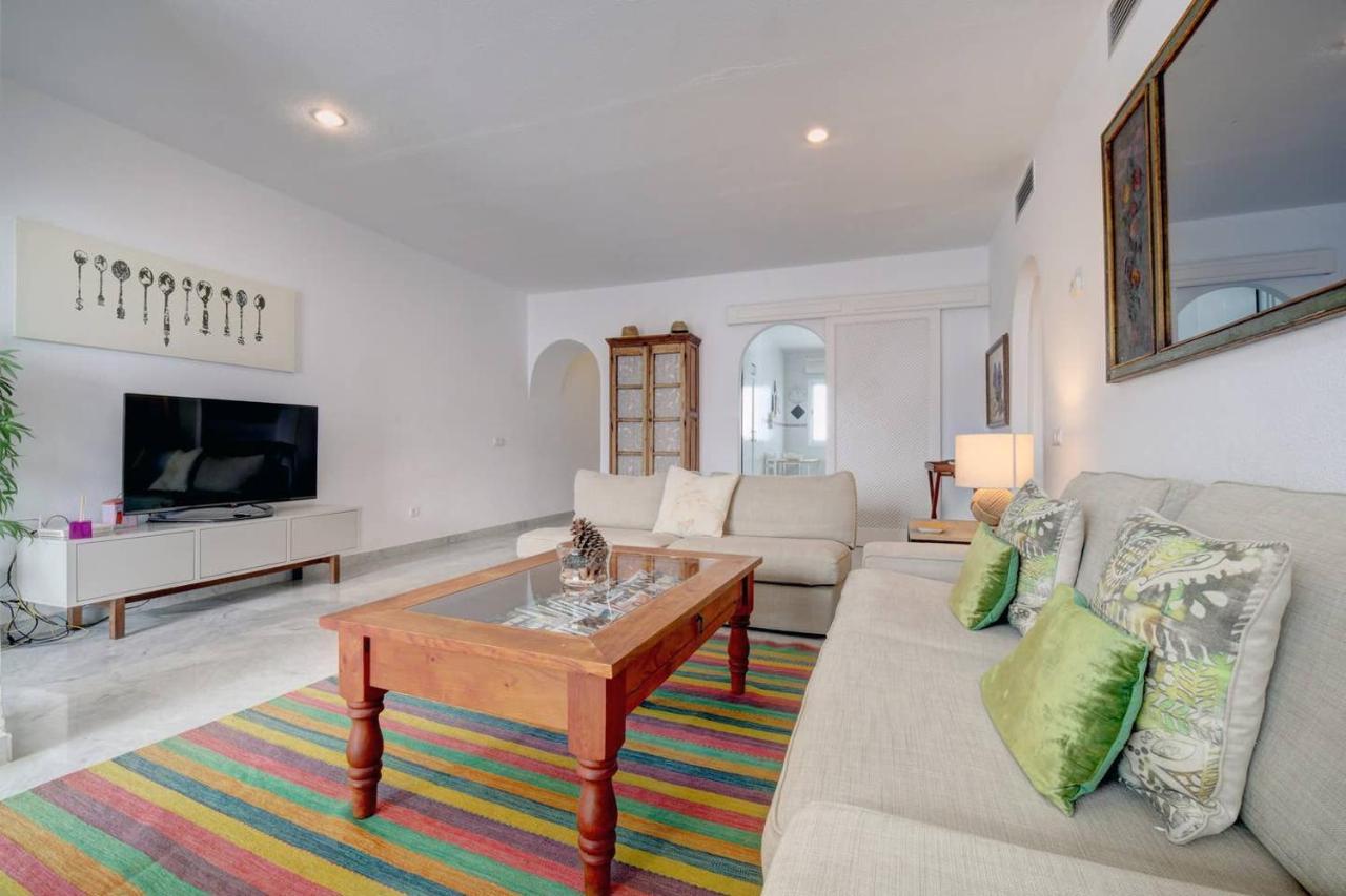 Spacious, Fresh And Fantastic Views Apartment *