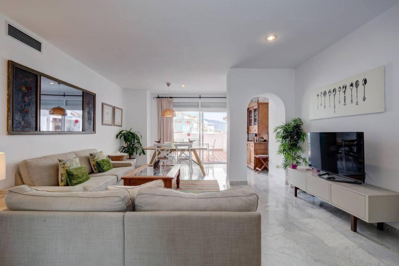 Spacious, Fresh And Fantastic Views Apartment